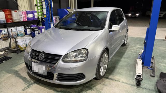 フォルクスワーゲン　ゴルフ5 R32 VR6

車検整備

同時にエンジンオイル、バッテリー

スタビリンクも交換

株式会社THREE LINIEスリーライン
969-0232
福島県西白河郡矢吹町本城舘531-2
📞0248-21-6732 📠0248-21-6734
営業時間9：00〜18：00
水曜日定休
https://threelinie.com

#スリーライン #福島 #矢吹 #輸入車整備 
#整備工場 中古車販売 新車販売 車検