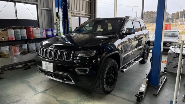 グランドチェロキー車検整備

点火プラグ、エンジンオイル、エアコンフィルター

交換です

#ジープ #チェロキー