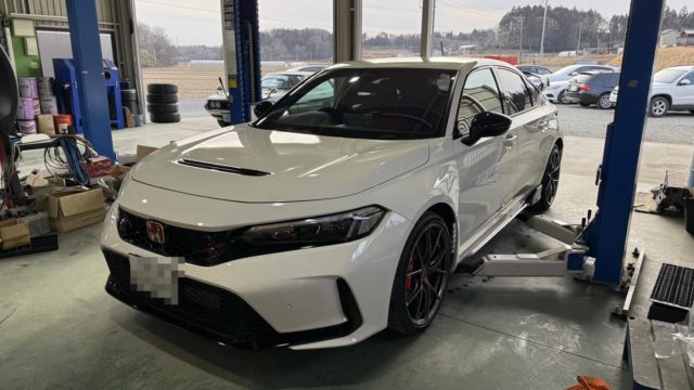 シビックR FL5

ブレーキパッドの交換です

効きを重視してディクセルZをチョイス

メタルパッドなので鳴きがでるかもしれません

株式会社THREE LINIEスリーライン
969-0232
福島県西白河郡矢吹町本城舘531-2
📞0248-21-6732 📠0248-21-6734
営業時間9：00〜18：00
水曜日定休
https://threelinie.com

 #福島 #矢吹 #輸入車整備 
#整備工場 #FL5